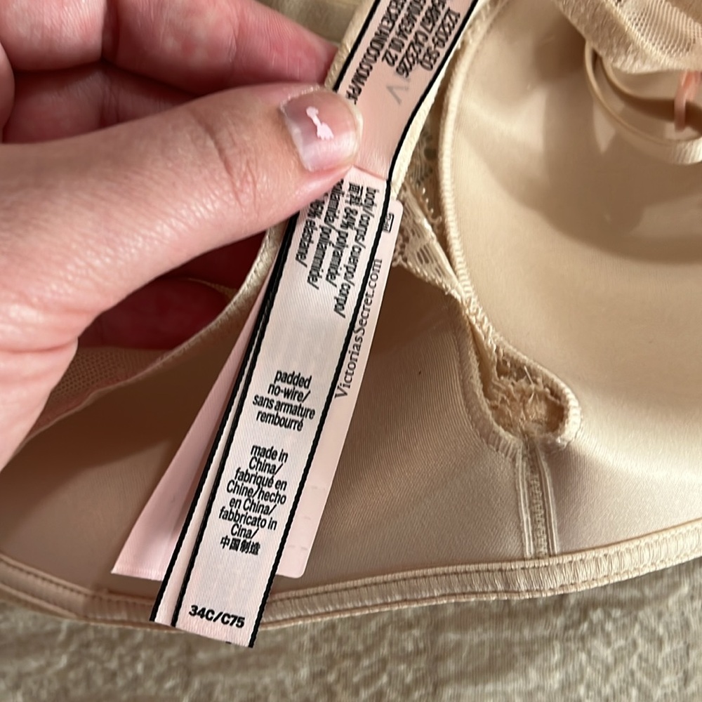 NWT Victoria’s Secret Wireless Push Up Bra - Picture 9 of 9